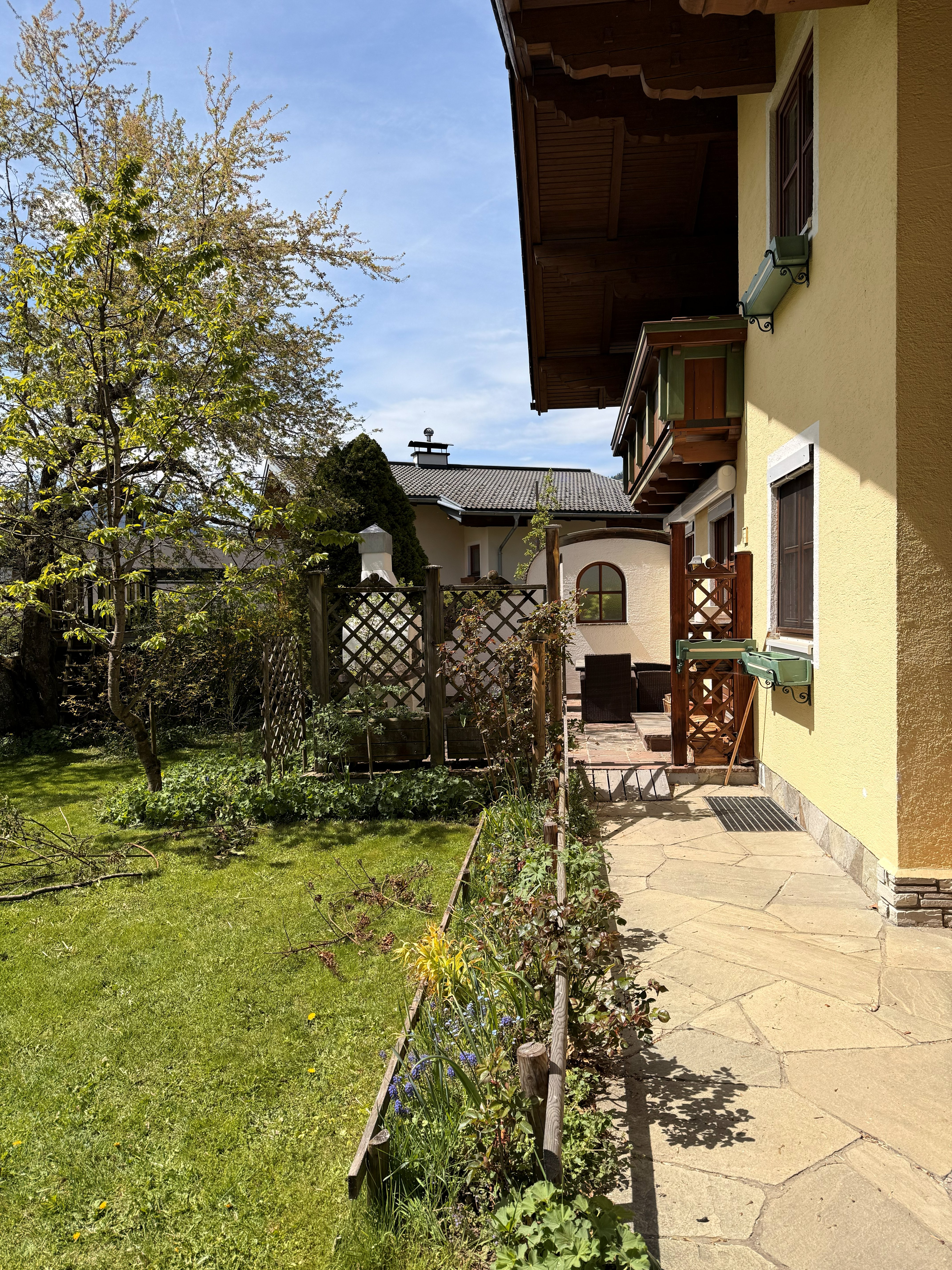 Terrasse & Gartenweg