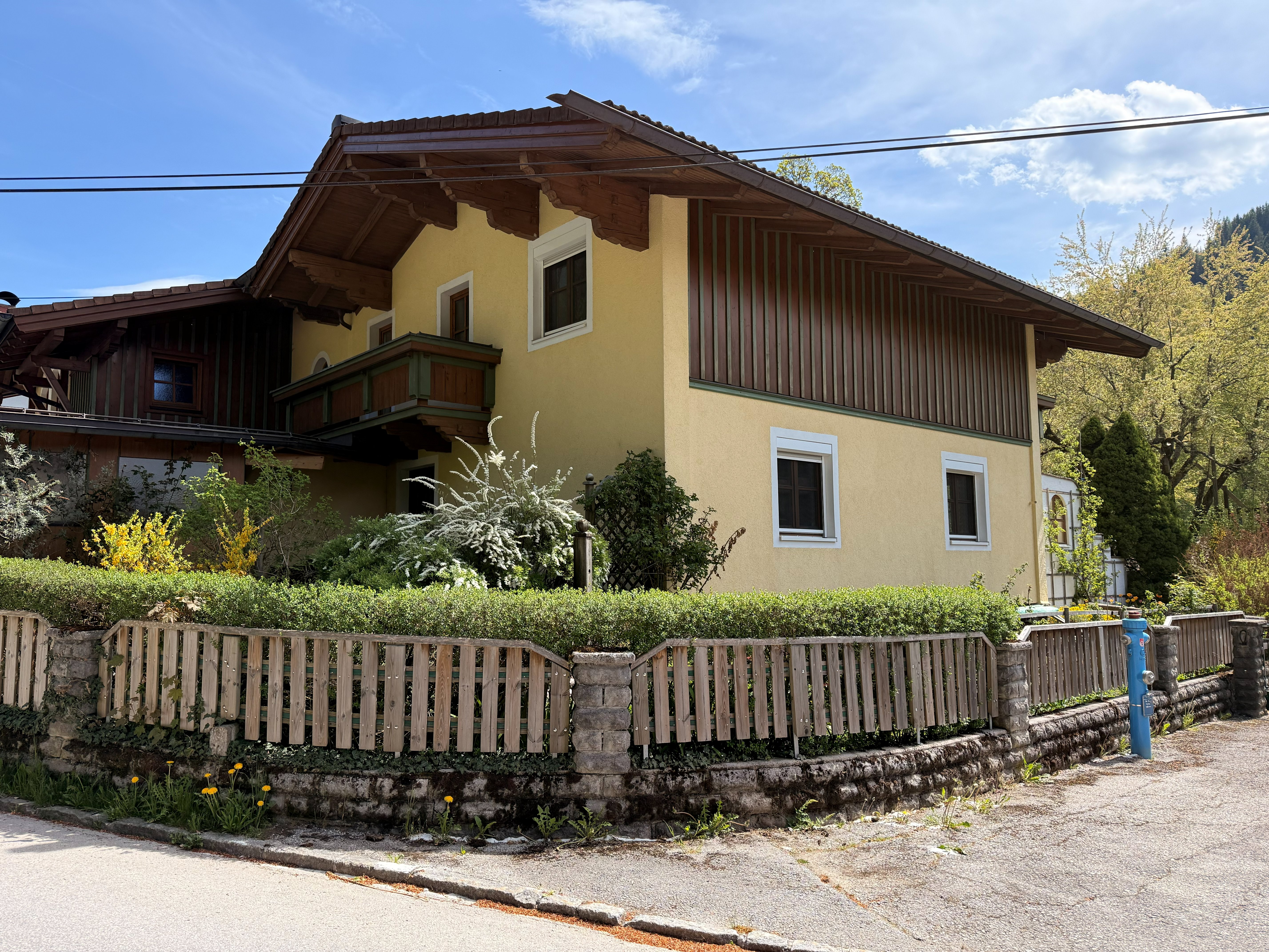Hausansicht von der Straße